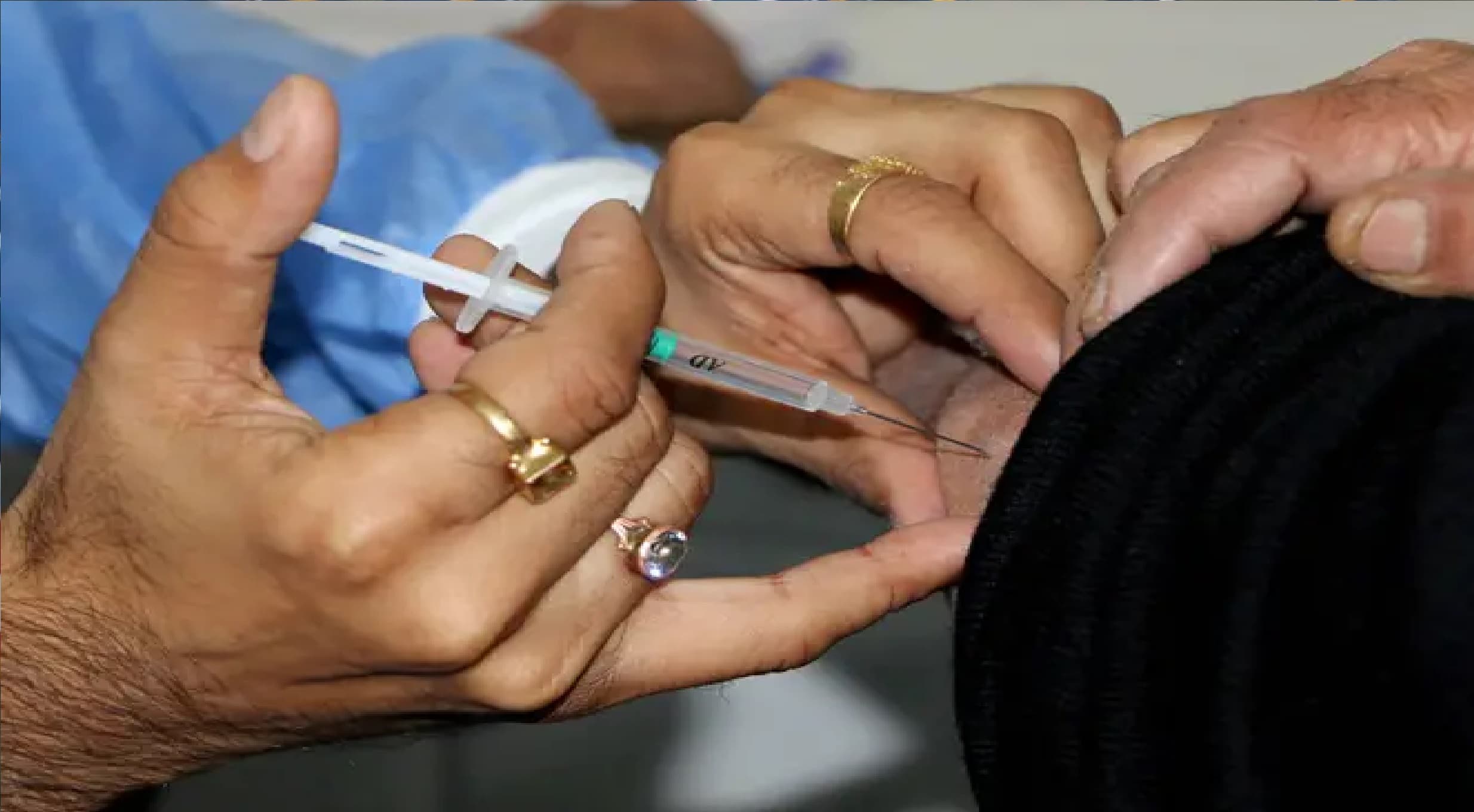 Corona Vaccine News : कोरोना वैक्सीन लगने के 9 दिन बाद वालंटियर की मौत, भारत बायोटेक ने दी सफाई, पोस्टमार्टम रिपोर्ट में जहर की बात...