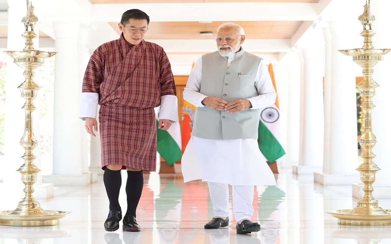 King of Bhutan: मिलिए भूटान नरेश जिग्मे खेसर से, डोकलाम विवाद के बीच क्यों खास है उनका भारत दौरा