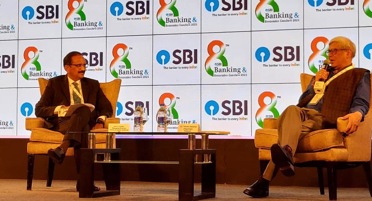 अर्थव्यवस्था ने पकड़ी रफ्तार, जीडीपी वृद्धि दर 10 फीसदी रहने का अनुमान, बोले बिबेक देबरॉय