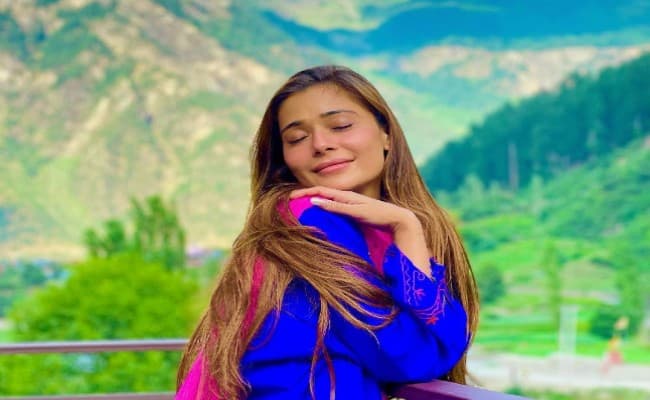 Bigg Boss फेम Sara Khan ने कश्मीर की वादियों में करवाया फोटोशूट, Photos देखकर आप भी आ जाएंगे हॉलीडे मूड में