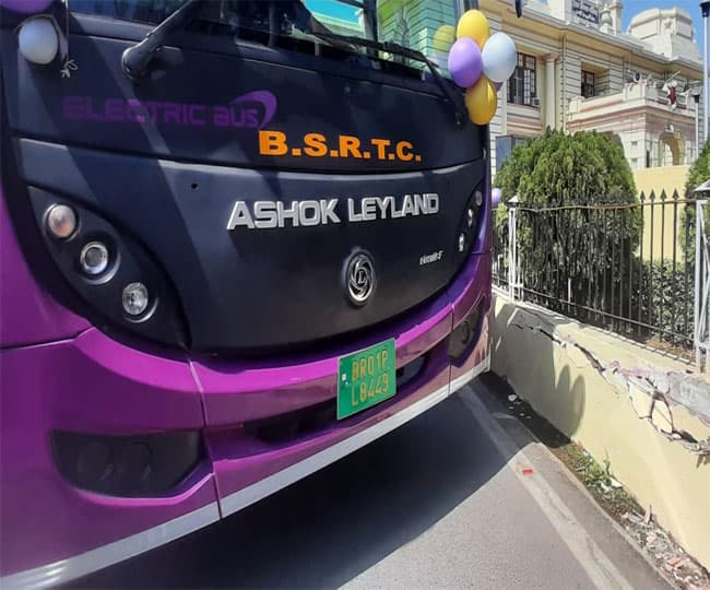 पटना एयरपोर्ट से दरभंगा एयरपोर्ट के लिए चली इलेक्ट्रिक बस, बेतिया और सीतामढ़ी के लिए चलायी जायेंगी सीएनजी बसें