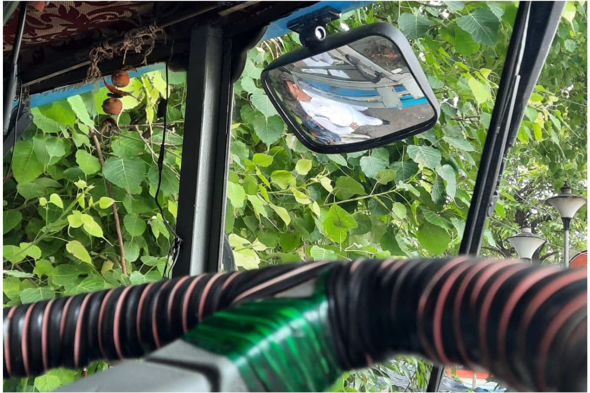 वाहनों में 'फ्रंट व्यू मिरर' की मदद से 'ब्लाइंड स्पॉट' से होनेवाली दुर्घटना को रोकेगी पुलिस