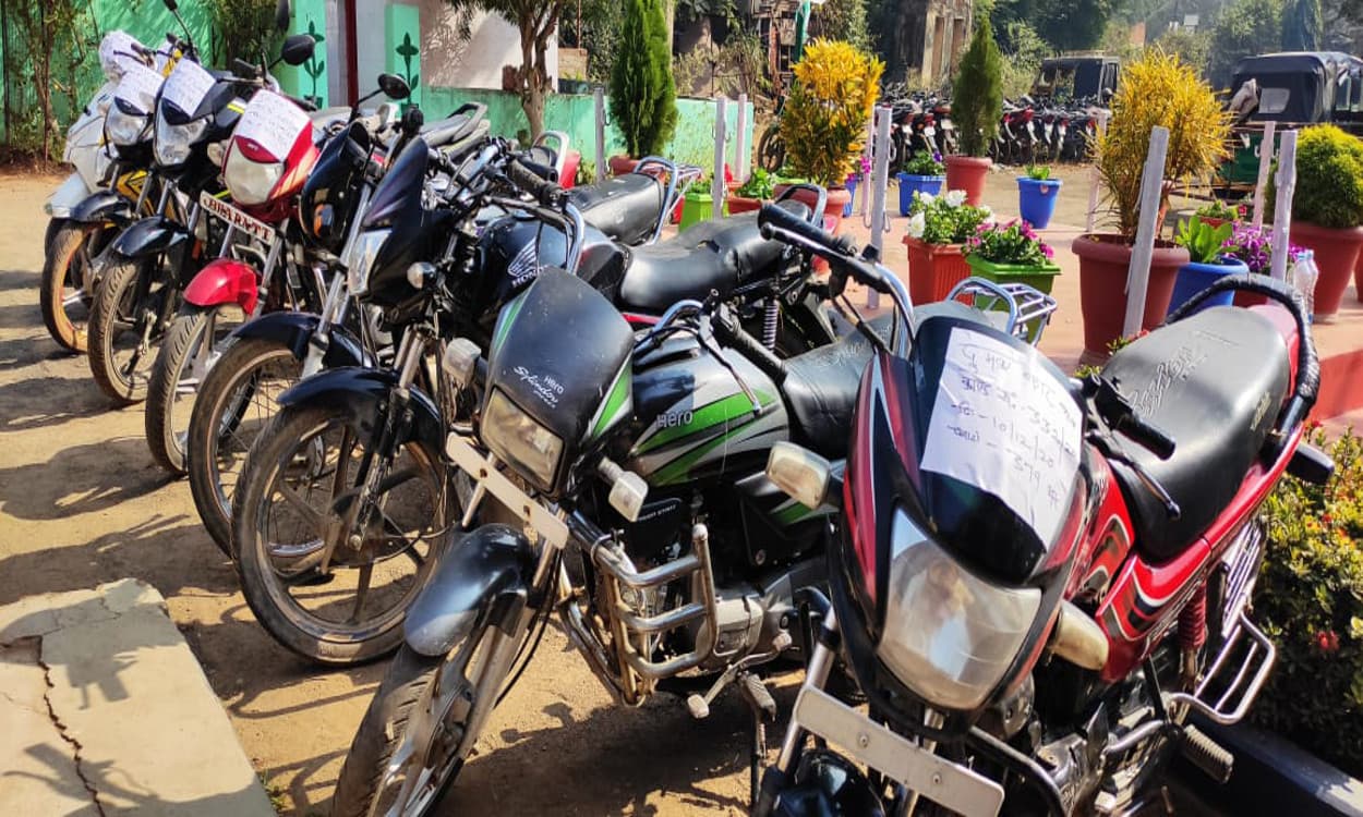 बाइक चोर गिरोह का खुलासा, गिरिडीह व दुमका से चुराये गये 9 मोटरसाइकिल बरामद, गोड्डा का मास्टरमाइंड फरार