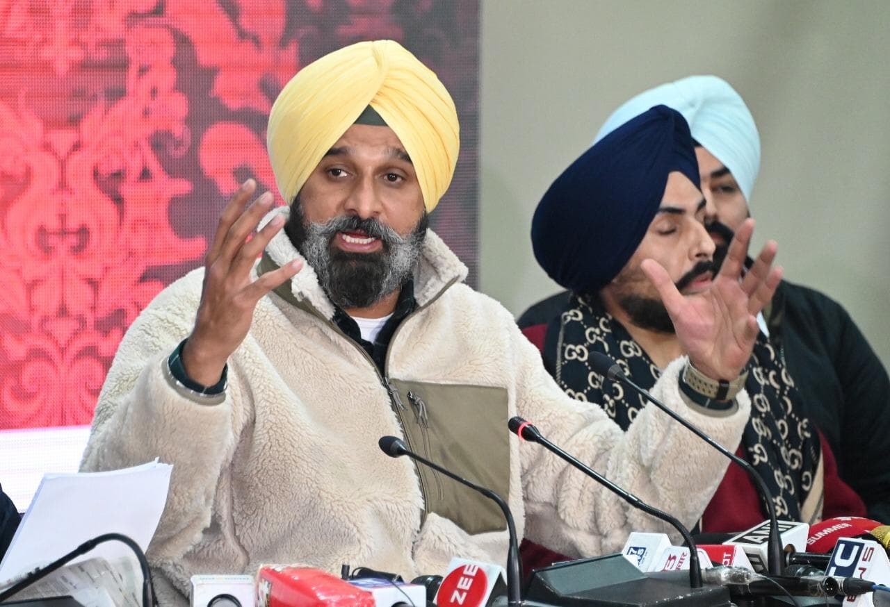 Punjab Election 2022 : पंजाब के पूर्व मंत्री मजीठिया के ठिकानों पर क्राइम ब्रांच की छापेमारी