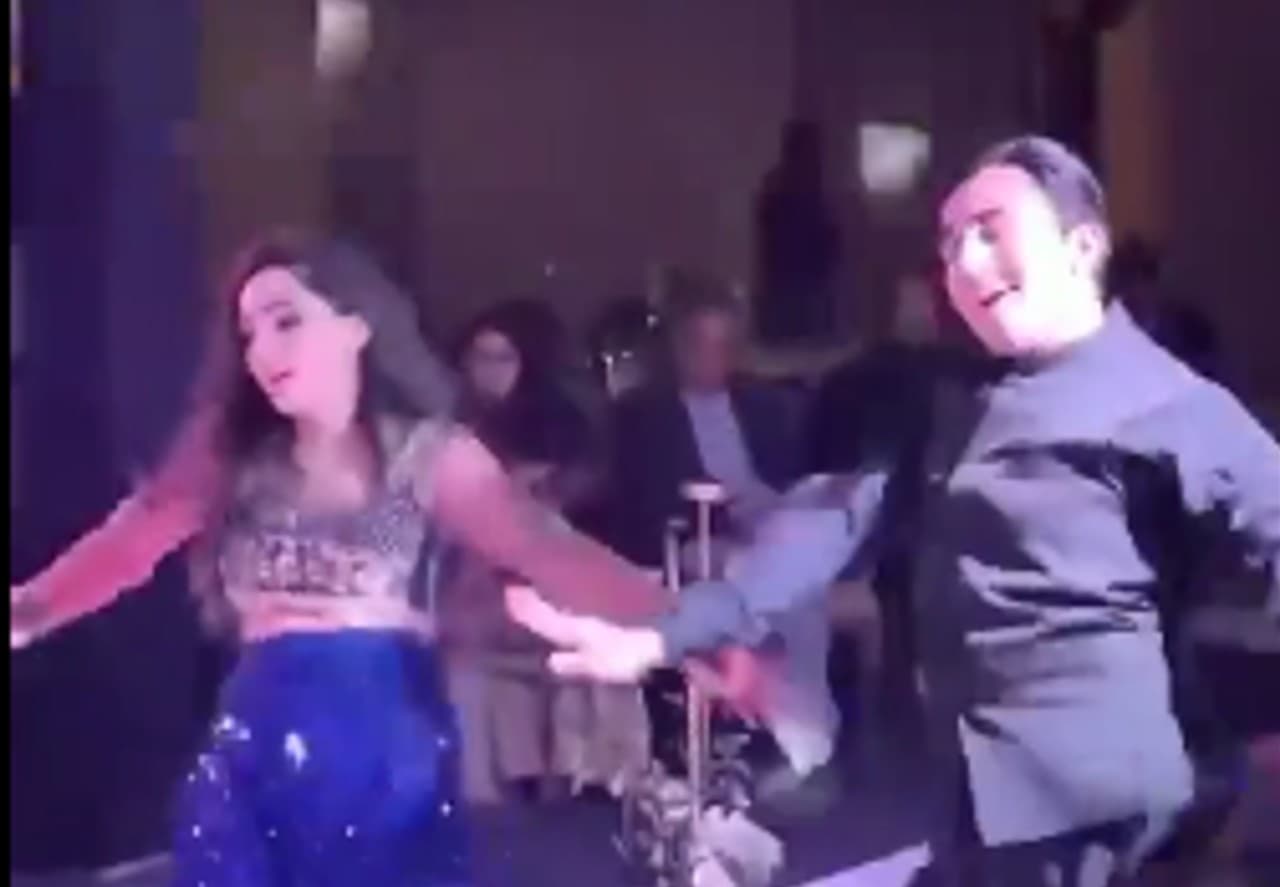 Viral Video: कंगाल हो रहे पाकिस्तान में ‘पठान’ के गाने पर नाच रहे विदेश मंत्री बिलावल भुट्टो! जानें क्या है सच