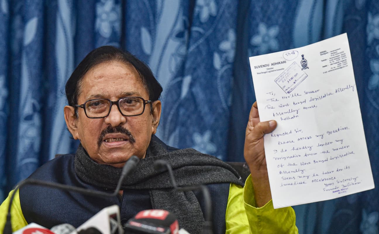 West Bengal News: शुभेंदु अधिकारी के इस्तीफा पर भ्रम में स्पीकर, बागी तृणमूल नेता को 21 दिसंबर को चेंबर में बुलाया