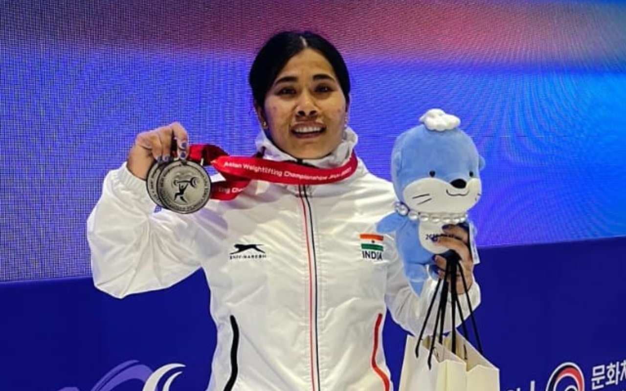 एशियन वेटलिफ्टिंग चैंपियनशिप में भारत की बिंदयारानी देवी ने जीता सिल्वर मेडल