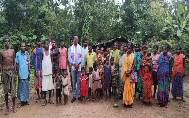 झारखंड : पश्चिमी सिंहभूम के बंदगांव में 32 बिरहोर परिवार की स्थिति काफी दयनीय, मूलभूत सुविधाओं से हैं वंचित