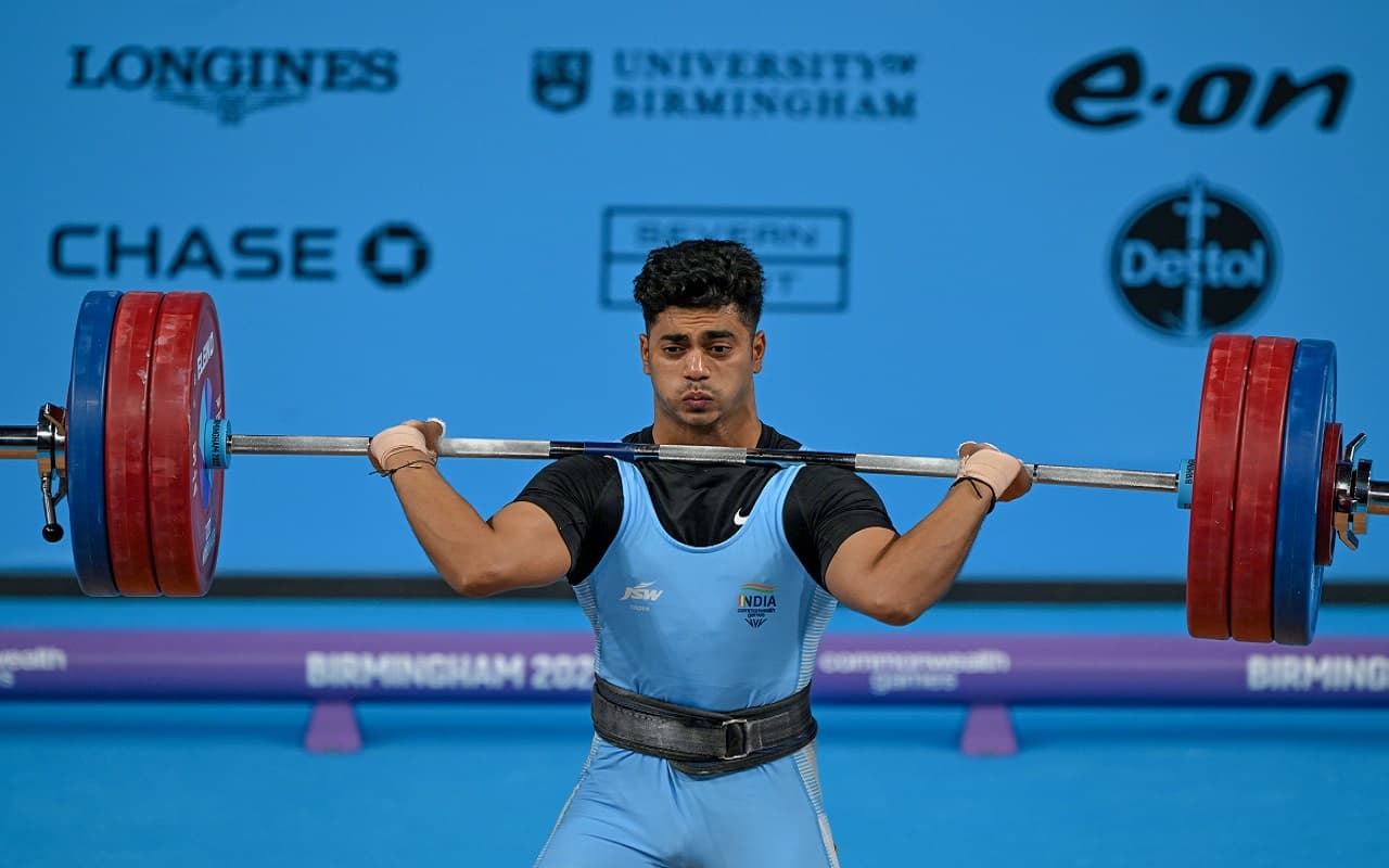 Achinta Sheuli: बंगाल के लाल का कॉमनवेल्थ में धमाल, अचिंता शेउली के गोल्ड जीतने पर गांव में जश्न का माहौल