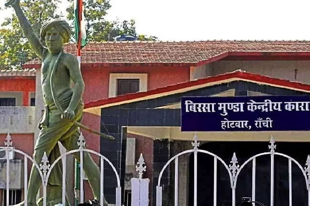 रांची : बिरसा मुंडा केंद्रीय कारा में सुबह-सुबह हुई छापेमारी से हड़कंप, तीन घंटे चली रेड