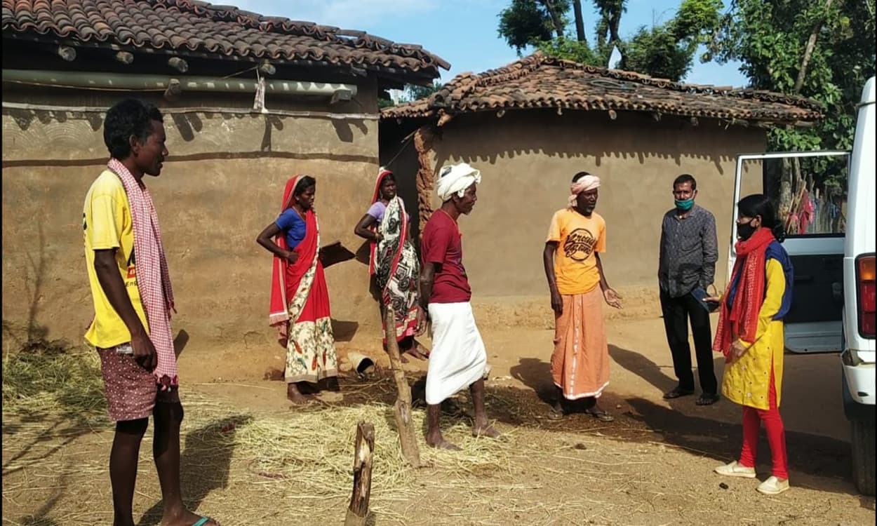 बिशुनपुर में सरकारी आवास योजना में गड़बड़झाला : बड़ा भाई लाभुक, पर छोटे भाई के खाते में ट्रांसफर हुई रकम, जानें पूरा मामला