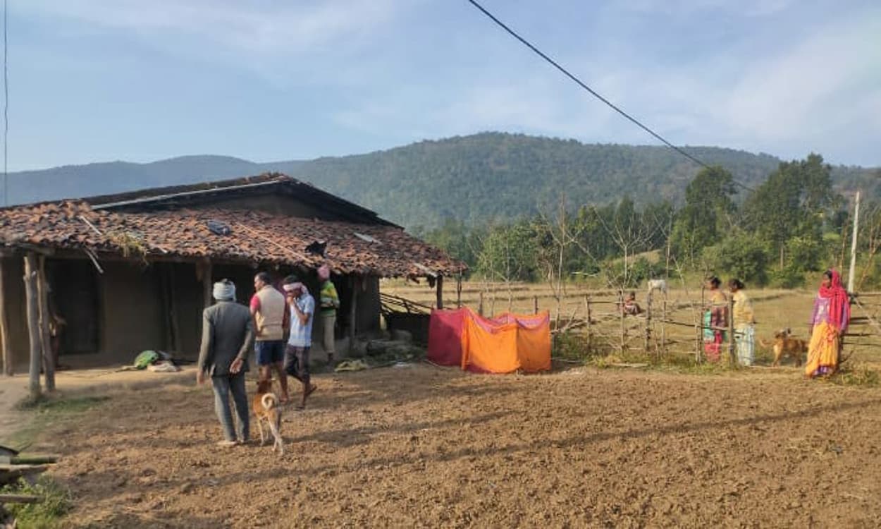 बिशुनपुर में पत्नी से अवैध संबंध के शक पर पति ने की प्रेमी की मां की हत्या