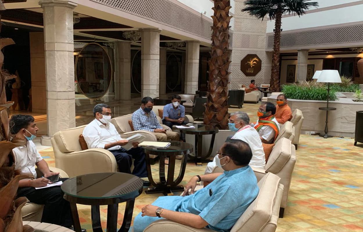 भाजपा, कांग्रेस और माकपा नेताओं ने केंद्रीय पर्यवेक्षकों से की मुलाकात, जानें क्या है सभी की मांग