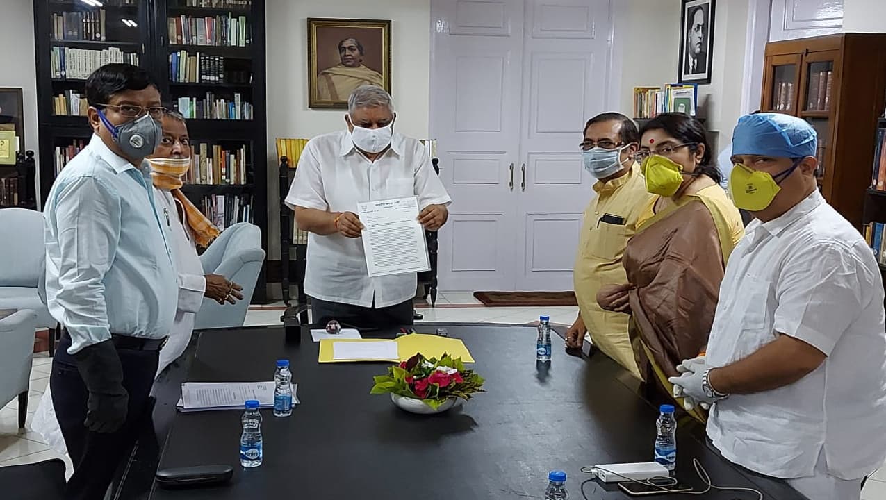 तेलिनीपाड़ा में तनाव का मुद्दा गरमाया, भाजपा ने राज्यपाल से की हस्तक्षेप की मांग तेलिनीपाड़ा में तनाव का मुद्दा गरमाया, भाजपा ने राज्यपाल से की हस्तक्षेप की मांग