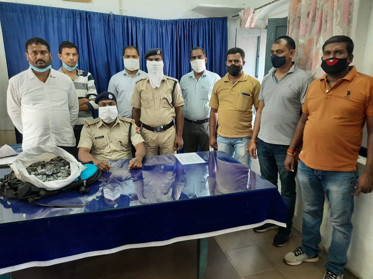 गंगा-सतलज एक्सप्रेस से लाखों रुपये के कीमती ब्लू स्टोन के साथ दो गिरफ्तार