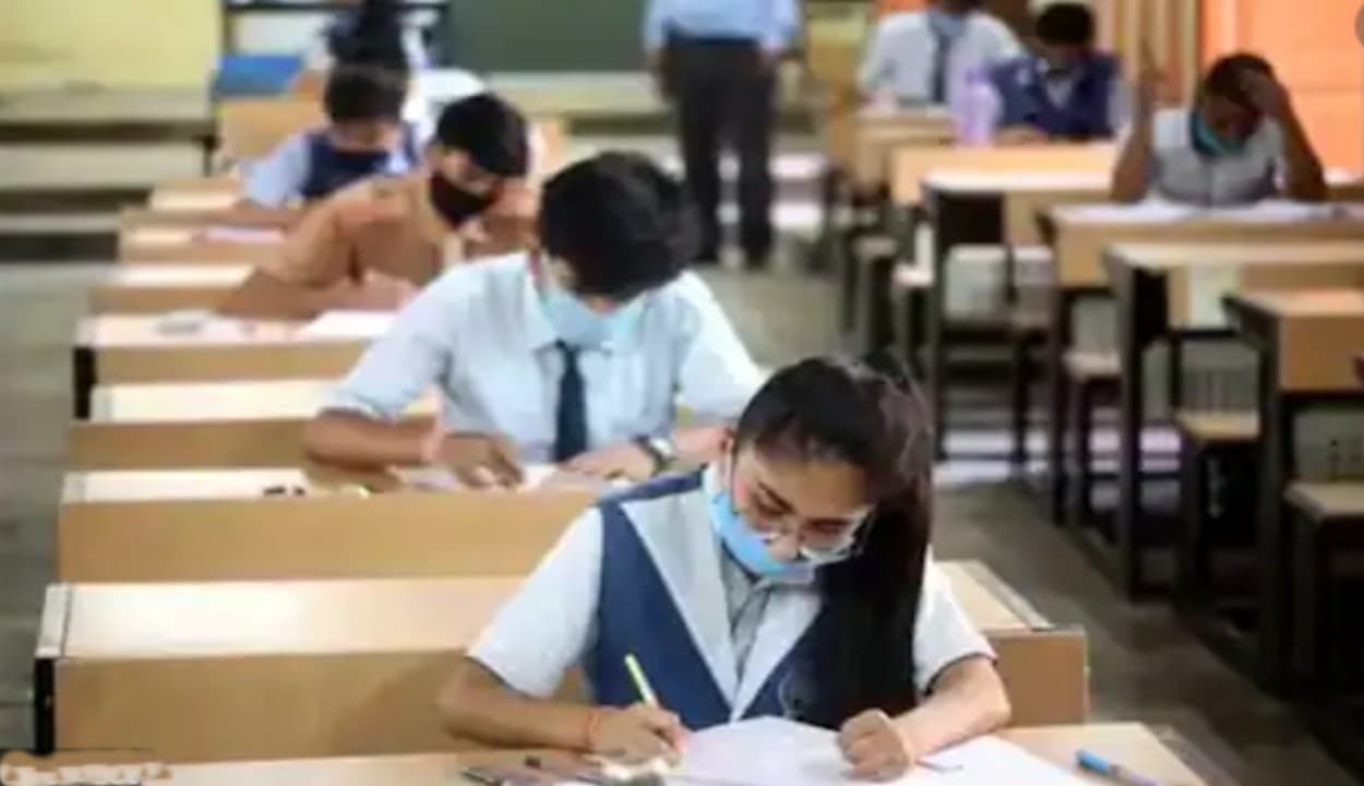 शिवराज सरकार का बड़ा फैसला : MP में एक महीने के लिए टाली गईं बोर्ड की परीक्षाएं, अब जून के पहले हफ्ते से पेपर दे सकते हैं स्टुडेंट्स