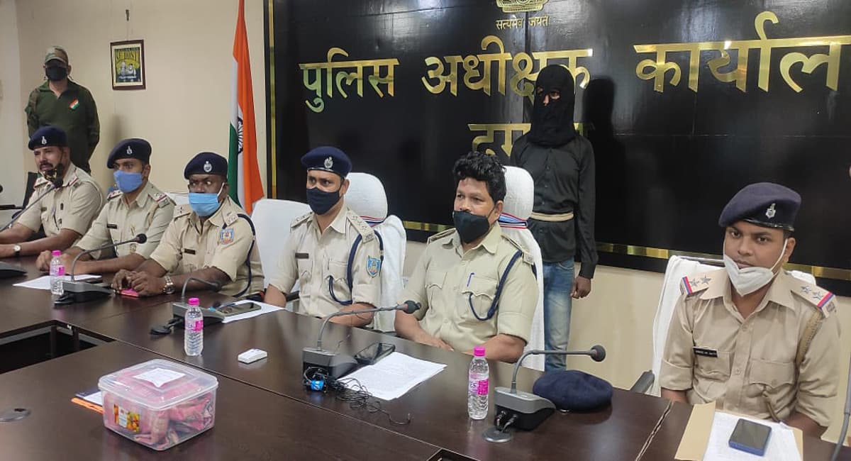Jharkhand Crime News: दुमका में नाबालिग से दुष्कर्म व हत्या मामले में मुख्य आरोपी गिरफ्तार, अन्य की तलाश जारी