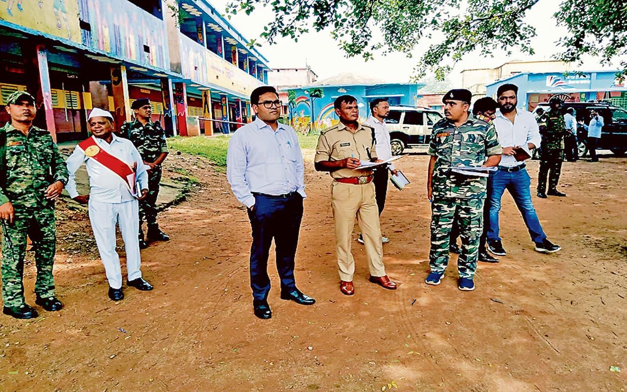 डुमरी उपचुनाव : राजनीतिक दलों की सरगर्मी बढ़ी, बोकारो जिला प्रशासन ने कई कलस्टरों का किया निरीक्षण