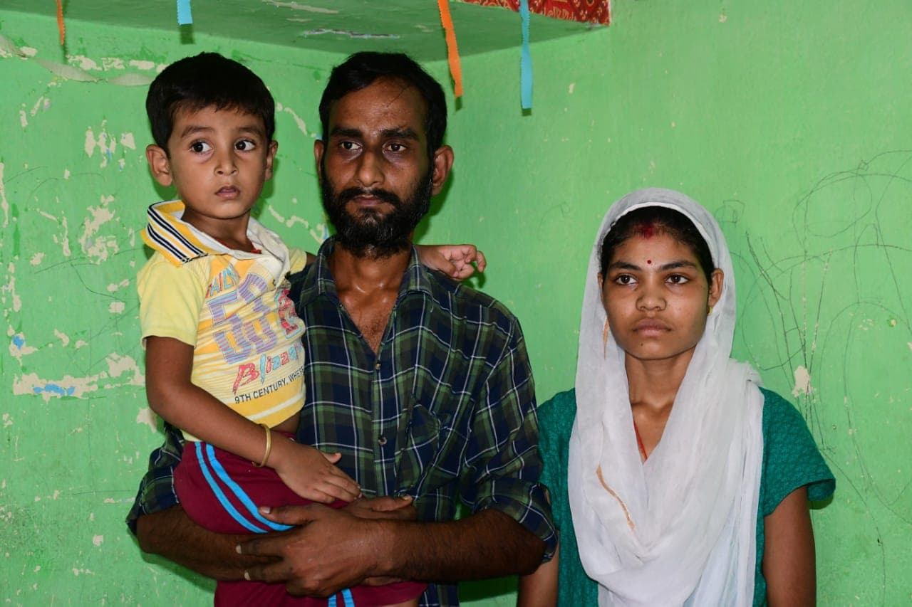 पुलिस की प्रताड़ना से तंग आकर फेसबुक पर दी सामूहिक आत्महत्या की धमकी, Video Viral