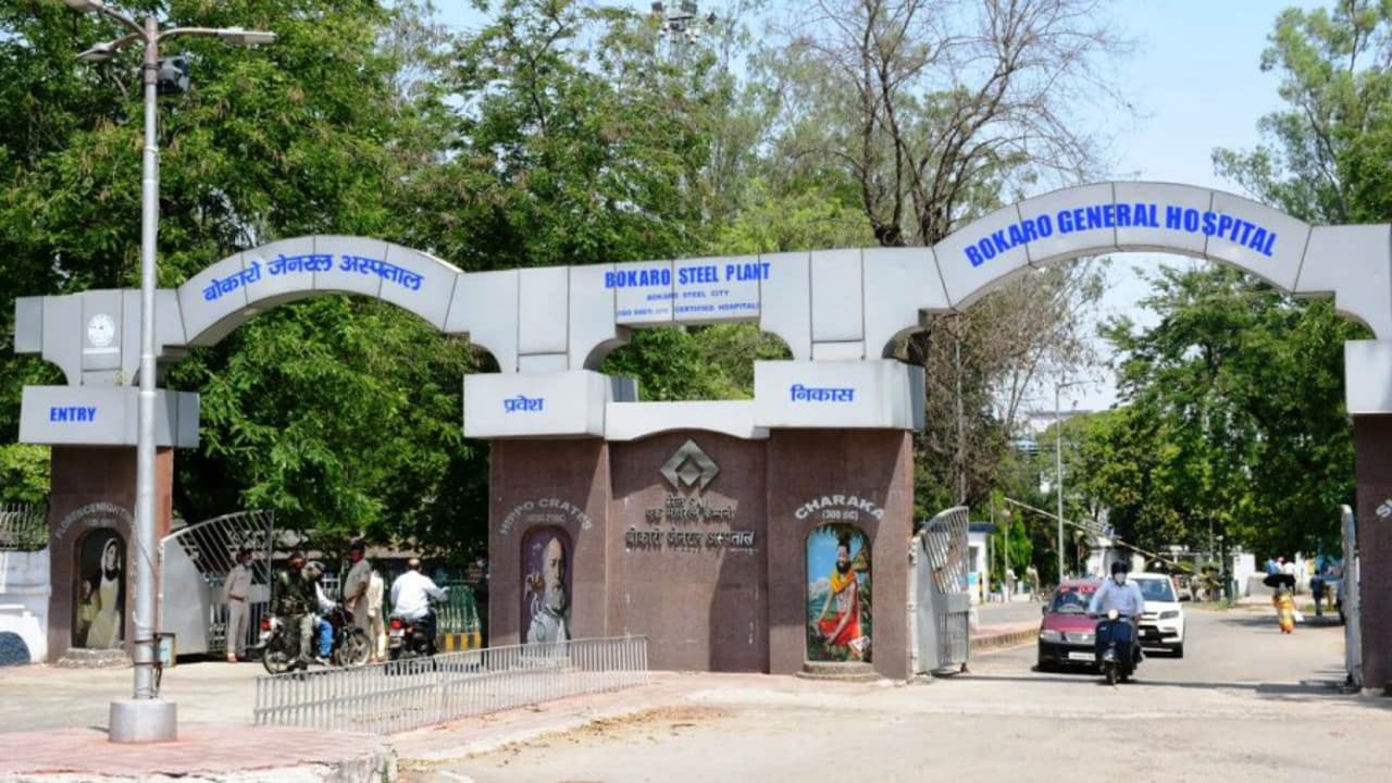 बोकारो जनरल अस्पताल में अव्यवस्था देख नाराज हुए MLA बिरंची नारायण, व्यवस्था में सुधार का दिया निर्देश बोकारो जनरल अस्पताल में अव्यवस्था देख नाराज हुए MLA बिरंची नारायण, व्यवस्था में सुधार का दिया निर्देश