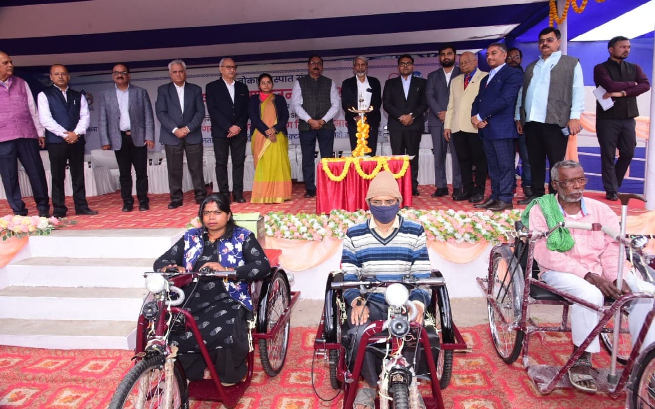 बोकारो स्टील प्लांट ने 262 दिव्यांगजनों के बीच 23 लाख रुपये के बांटे सहायक उपकरण