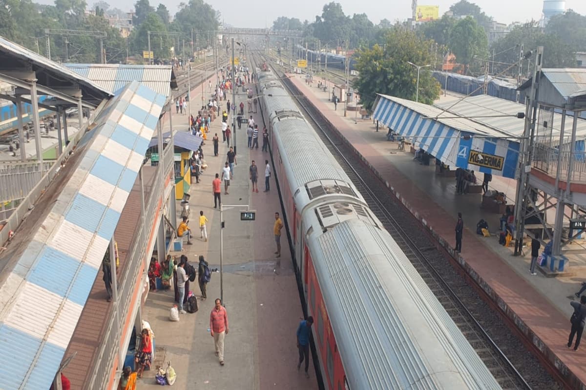 झारखंड: हाईटेंशन तार की चपेट में आयी पुरुषोत्तम एक्सप्रेस, दो की मौत, एक घायल, DRM ने दिए जांच के आदेश