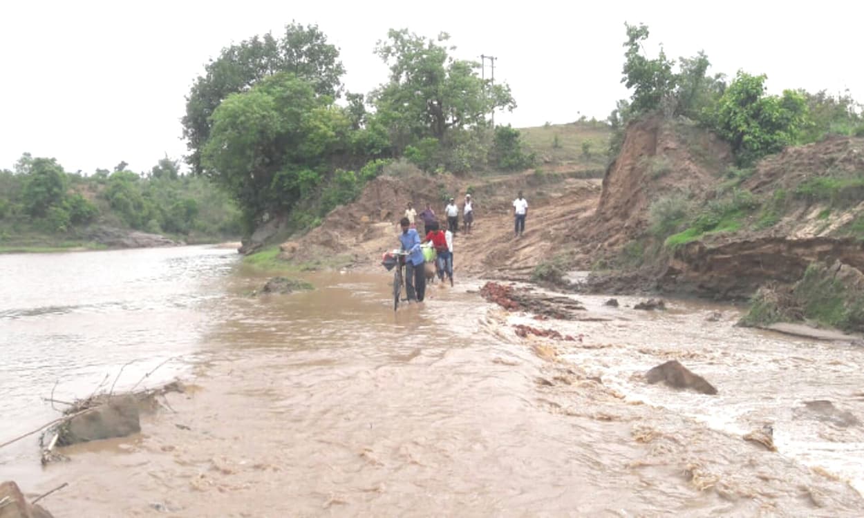 Bihar: नदी पर पुल नहीं था पुल, पार करते समय तीन बच्चियां डूबीं, दो की हुई दर्दनाक मौत