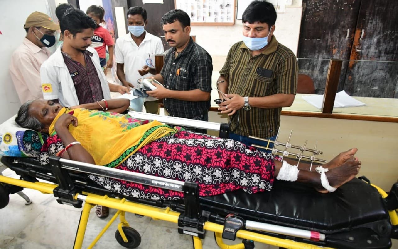 Prabhat Khabar Impact: इलाज से इनकार करने के मामले का बन्ना गुप्ता ने लिया संज्ञान, अस्पताल पहुंची विधवा