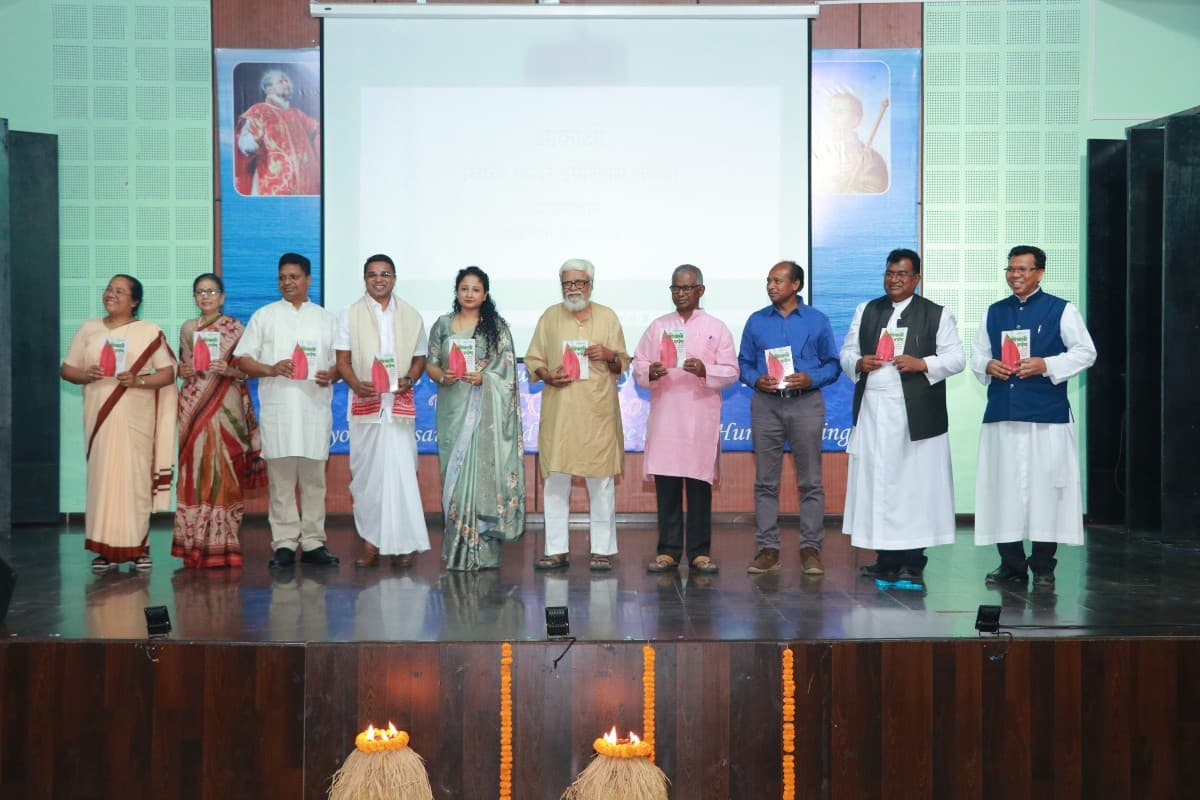 डॉ अभय मिंज की पुस्तक ‘आदिवासी दर्पण’ का हुआ लोकार्पण