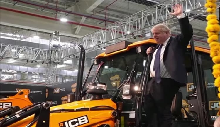 ब्रिटेन के पीएम बोरिस जॉनसन ने गुजरात में 'बुलडोजर' फैक्ट्री का किया उद्घाटन, गौतम अडानी से की मुलाकात