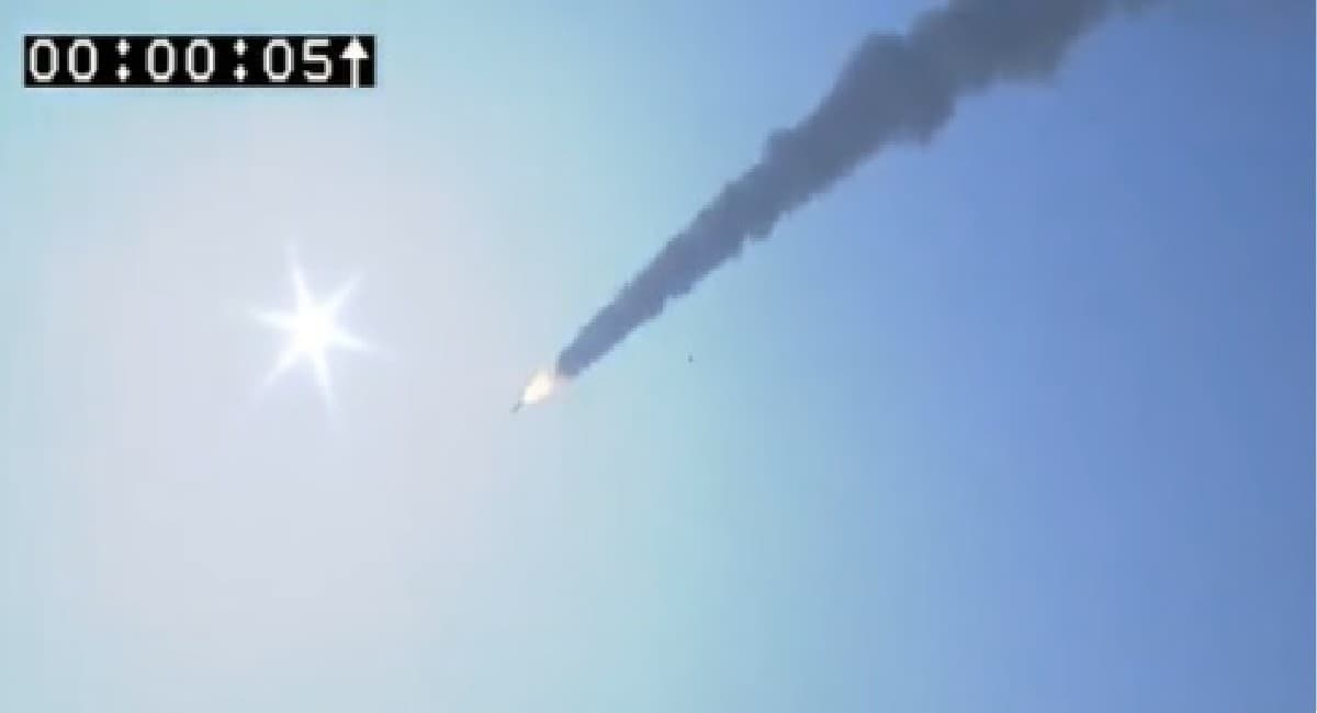 भारत ने किया ब्रह्मोस सुपरसोनिक क्रूज मिसाइल के एक नये संस्करण का सफल परीक्षण, देखें VIDEO