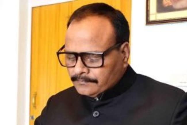 UP: गर्भवती महिला की मौत के मामले में डिप्टी सीएम का बड़ा एक्शन, BRD मेडिकल कॉलेज के CMS को किया निलंबित