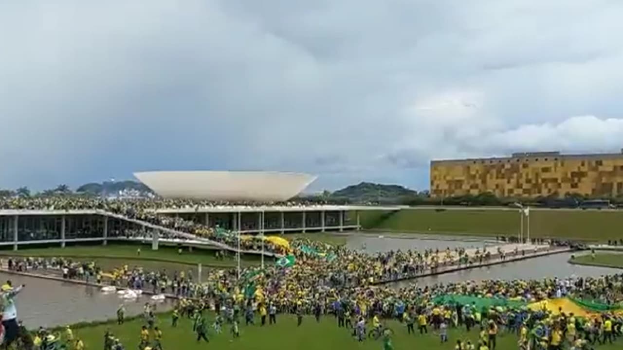 Brazil Protest: पूर्व राष्ट्रपति बोल्सोनारो के समर्थकों ने संसद भवन में मचाया उत्पात, PM मोदी ने जताई चिंता