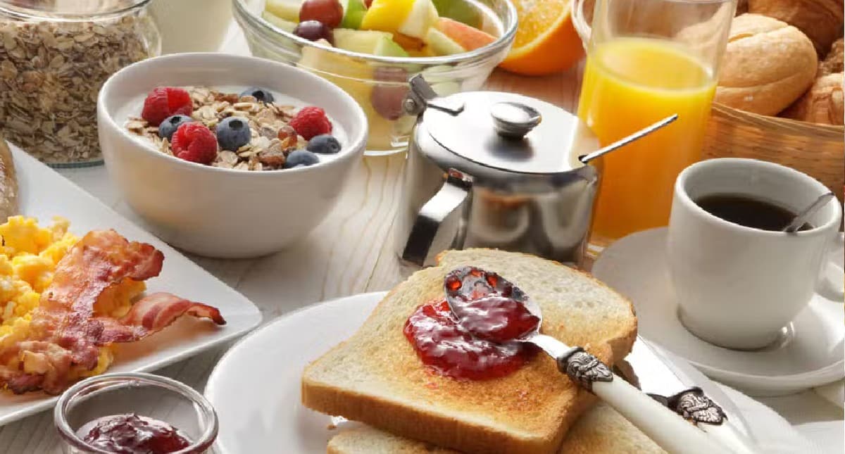 Breakfast: आप भी नहीं खाते सुबह का नाश्ता, तो दे रहे हेल्थ संबंधी इन समस्याओं को न्योता,जानें