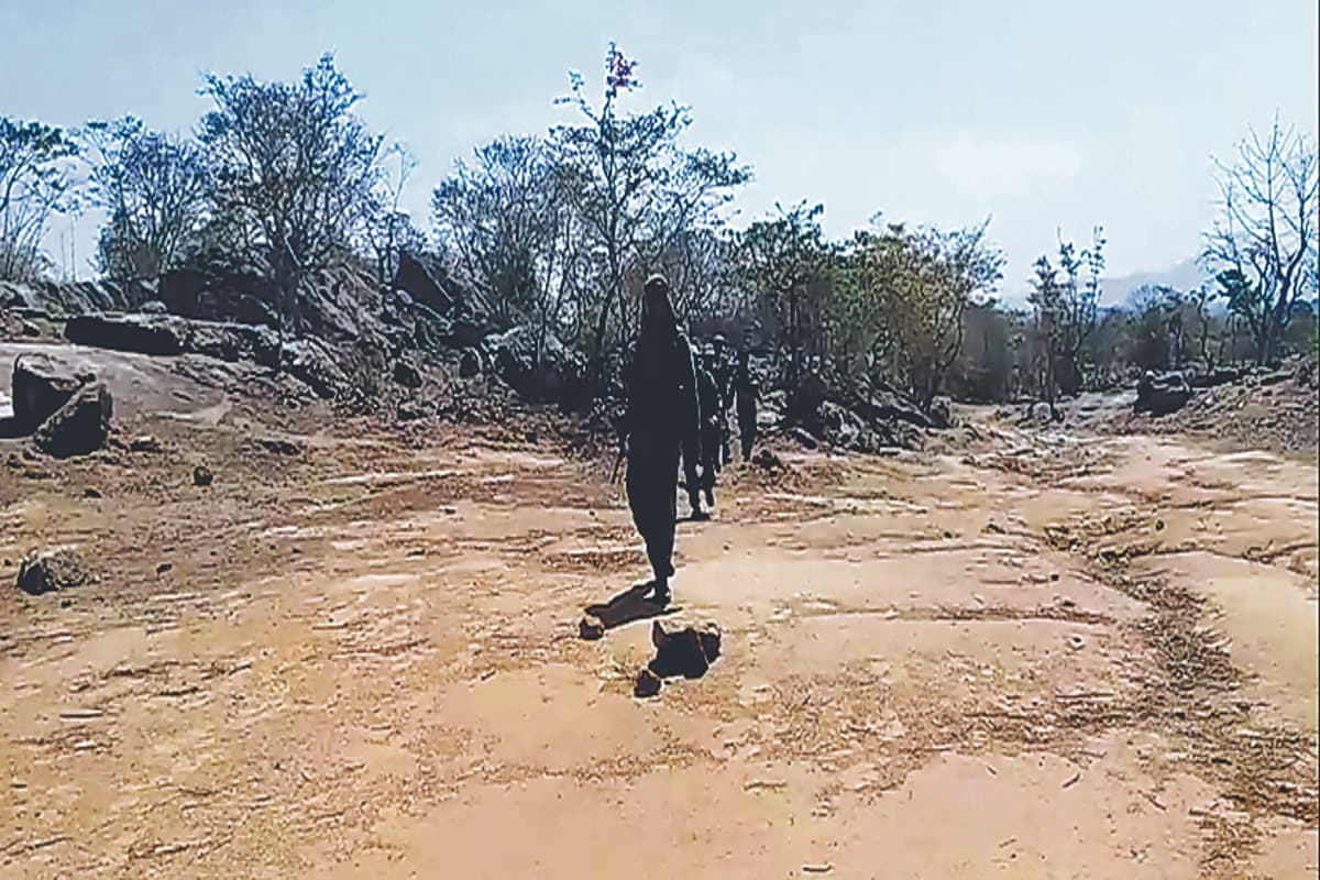 लातेहार के बूढ़ा पहाड़ में नक्सलियों के खिलाफ बड़ा अभियान शुरू, सुरक्षाबलों की 40 कंपनियां शामिल