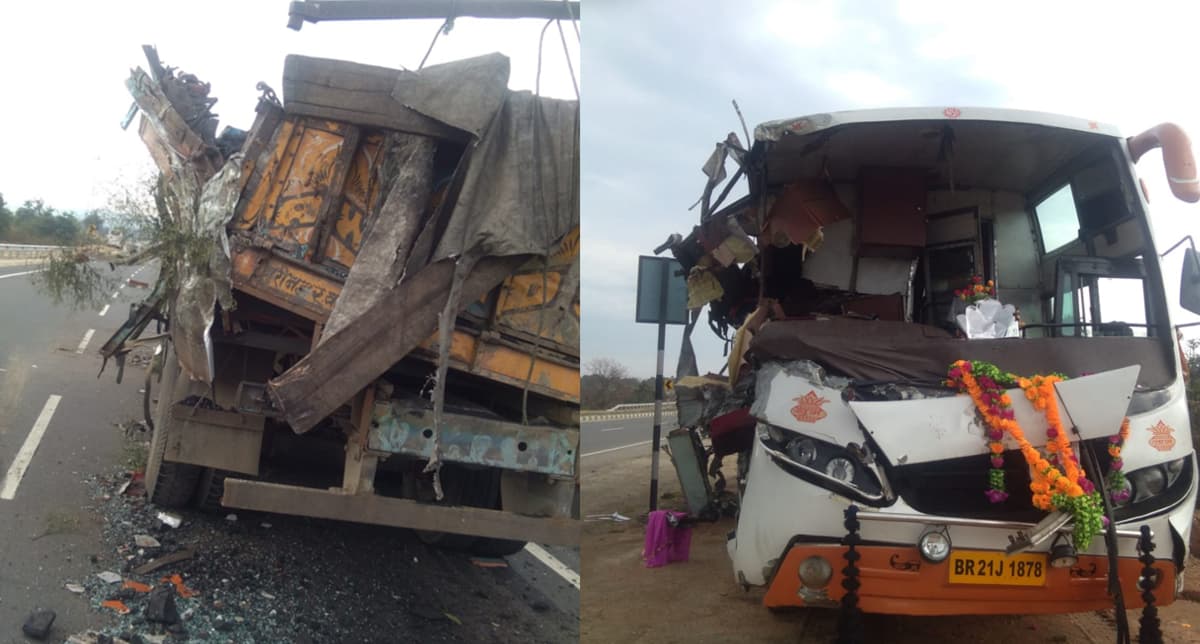 बिहारशरीफ से जमशेदपुर जा रही बस ने बुंडू में ट्रक को मारी जोरदार टक्कर, दो यात्रियों की मौत, See PICS