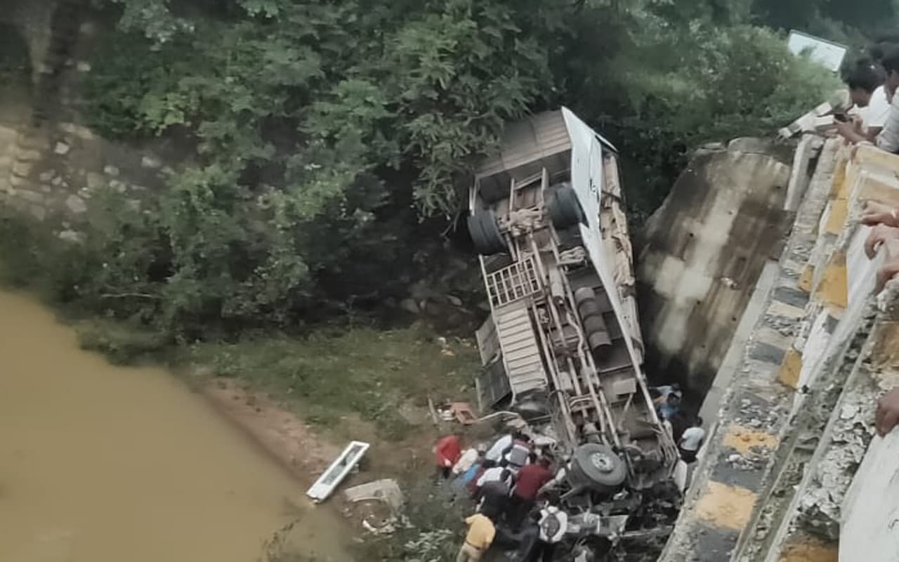 हजारीबाग के टाटीझरिया में बस दुर्घटना मामले पर गुरुद्वारा में शोकसभा, विशेष गुरमत समागम कार्यक्रम रद्द