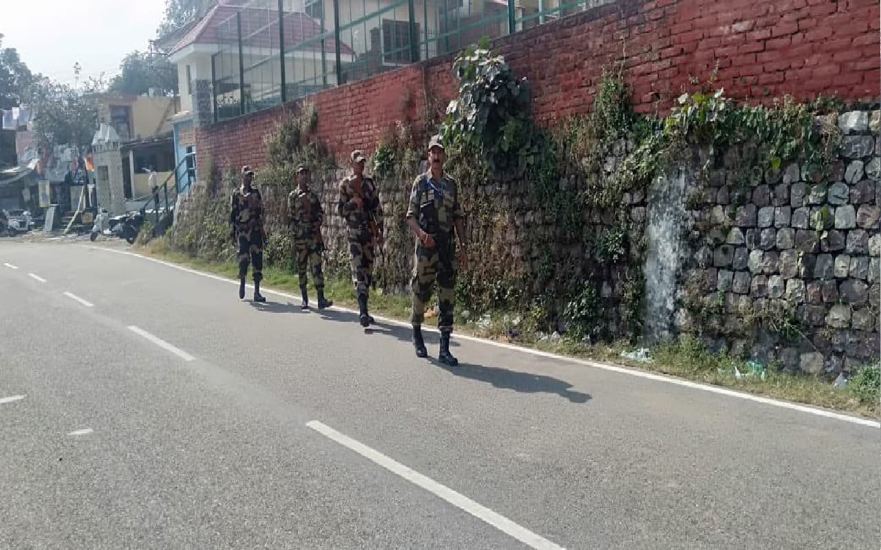 Gujarat Election: चाक चौबंद सुरक्षा के बीच होगा गुजरात विस चुनाव, CAPF की 700 कंपनियों की हो रही तैनाती