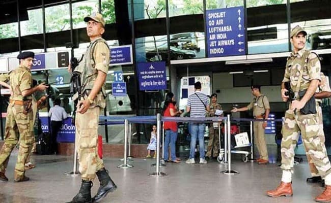 CISF के 35 जवान कोरोना पॉजिटिव पाए गए,जिनमें  11 मुंबई हवाई अड्डे पर थे तैनात