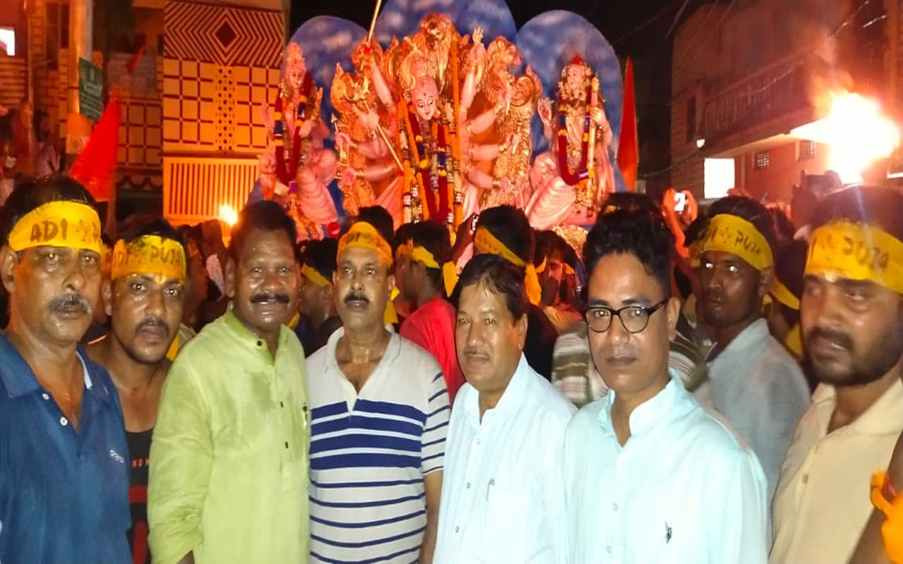 Vijayadashami 2022: कोल्हान और हजारीबाग में नम आंखों से मां दुर्गा को दी गयी विदाई, देखें Pics