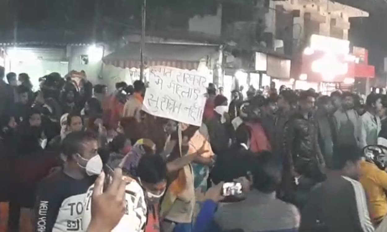 रांची में सीएम हेमंत के काफिले को प्रदर्शनकारियों ने रोका, ओरमांझी में युवती का सिरकटा शव मिलने से फूटा गुस्सा