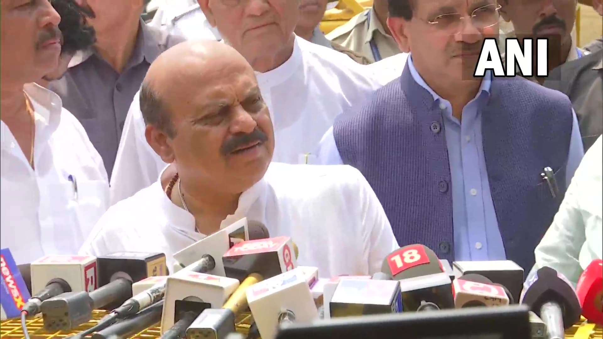 Karnataka Election 2023: कर्नाटक में त्रिकोणीय मुकाबले के आसार, क्या सत्ता बचाने में कामयाब रहेगी बीजेपी