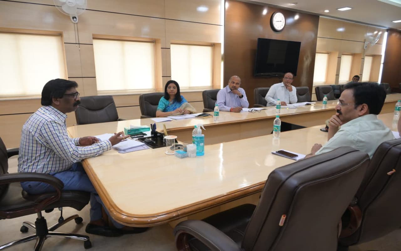 झारखंड : उम्रकैद की सजा काट रहे 24 कैदी जल्द होंगे रिहा, सीएम हेमंत बोले- सरकारी योजनाओं से जोड़ने की हो पहल