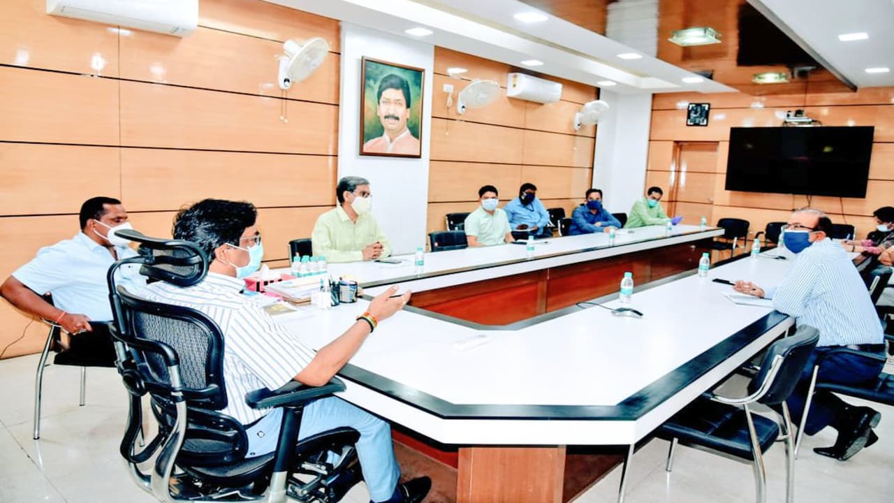 Jharkhand Lockdown : झारखंड में मिनी लॉकडाउन 6 मई तक बढ़ा, हेमंत सरकार ने दुकान खोलने के समय में किया बदलाव