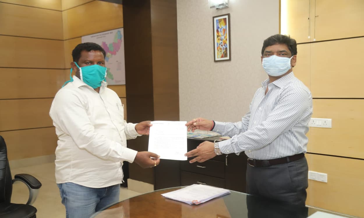 प्रभात खबर इंपैक्ट : सीएम हेमंत सोरेन से मिले विधायक दशरथ गागराई, कहा- खत्म हो रहे खरसावां के शहीद पार्क की खूबसूरती को बचाएं