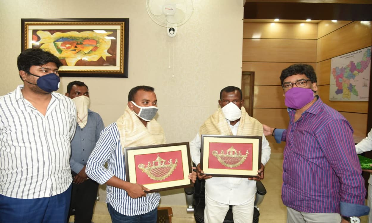 वीर शहीद सिदो कान्हू के वंशजों ने सीएम हेमंत से की मुलाकात, रामेश्वर मुर्मू की मौत की सीबीआई जांच की मांग