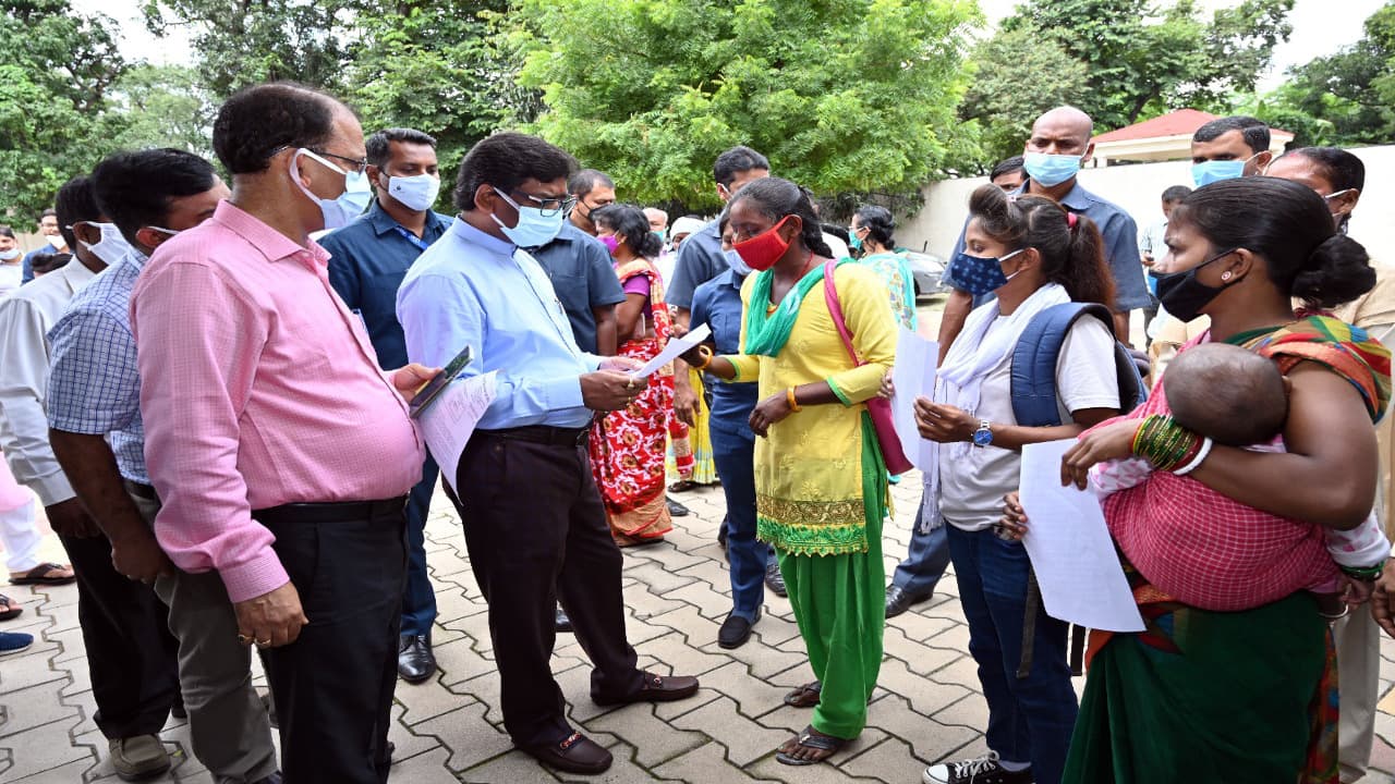 CM के जन्मदिन पर PM ने दी बधाई, हेमंत ने जताया आभार, झारखंड CM ने लोगों की सुनी समस्या