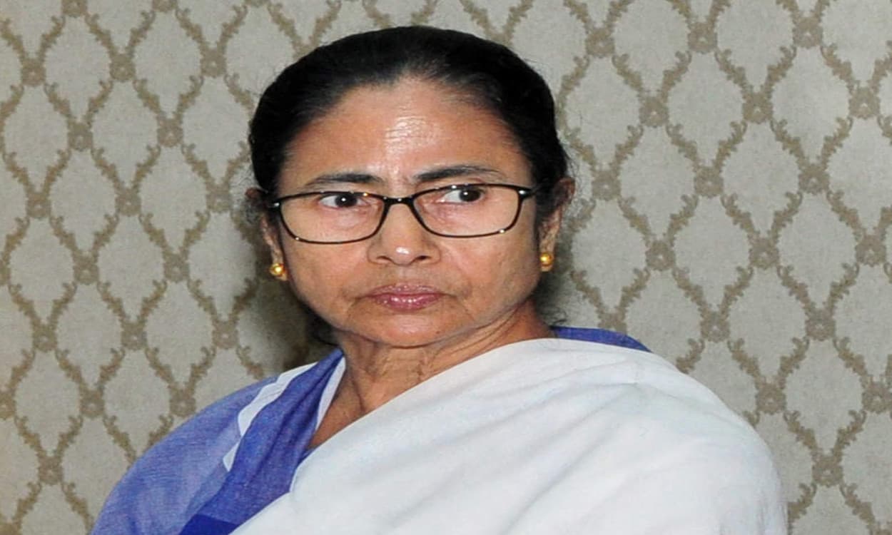 West Bengal Election 2021 : बंगाल में अमित शाह के सियासी हमले से घबरायी ममता बनर्जी ने कर दीं पांच बड़ी घोषणाएं West Bengal Election 2021 : बंगाल में अमित शाह के सियासी हमले से घबरायी ममता बनर्जी ने कर दीं पांच बड़ी घोषणाएं