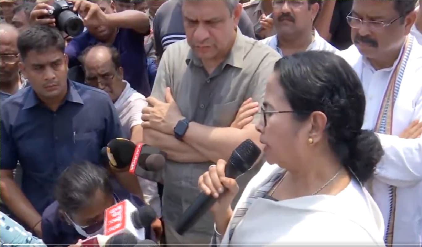 Odisha Train Accident: ममता ने रेल मंत्री से मांगा इस्तीफा, अश्विनी वैष्णव बोले- यह राजनीति का वक्त नहीं