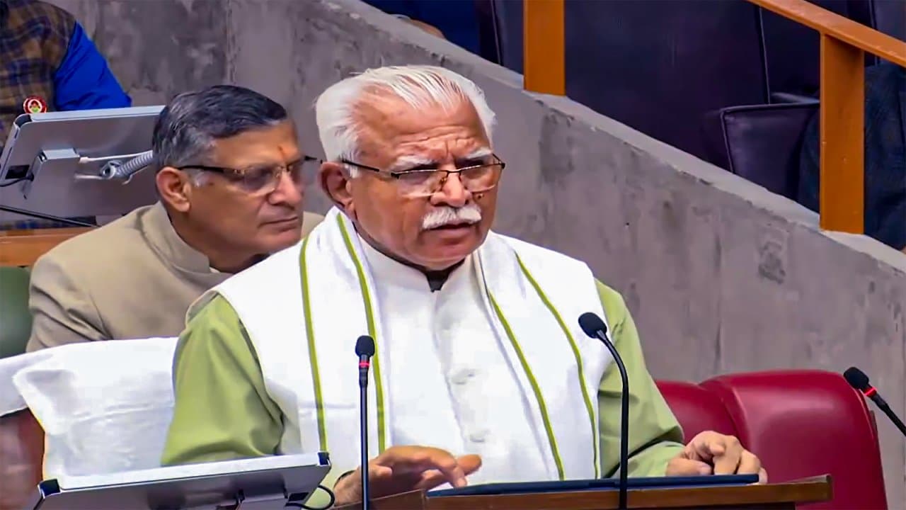 हरियाणा में खट्टर सरकार ने बढ़ाई पेंशन, 3 लाख कमाने वाले को Health Insurance